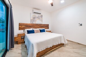 4 bedrooms, free WiFi, bed sheets - Charming Home - Walking Distance to the Beach (Huatulco)