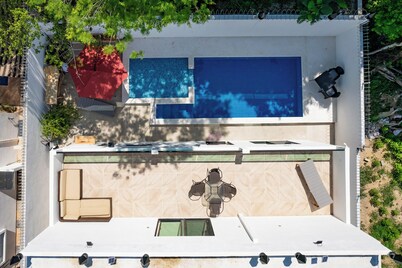 Charming Home - Walking Distance to the Beach