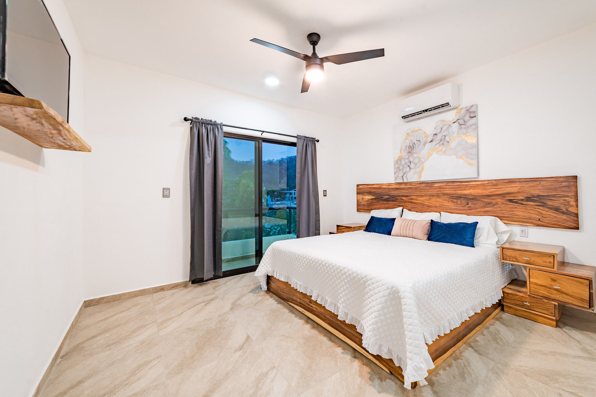 Charming Home - Walking Distance to the Beach