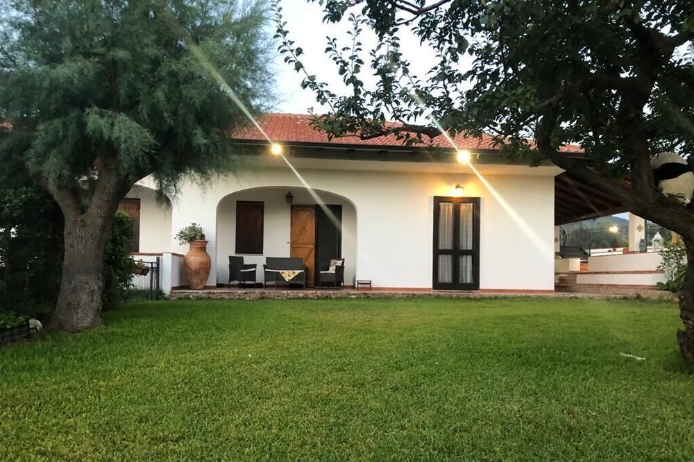 Villa in campagna con piscina e un panorama mozzafiato.