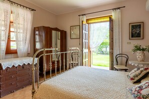 3 bedrooms, free WiFi, bed sheets, wheelchair access - Villa in the countryside with pool (Acquedolci)