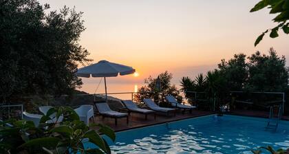 Villa in the countryside with pool