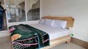 Deluxe Double Room | Iron/ironing board, free WiFi, bed sheets