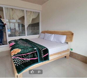Deluxe Double Room | Iron/ironing board, free WiFi, bed sheets