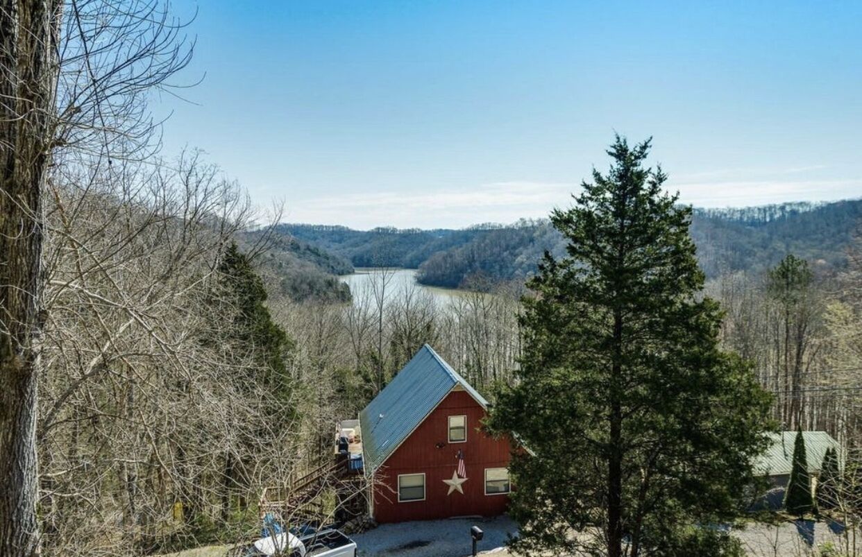 Sunrise Manor- Jacuzzi + Lakeviews