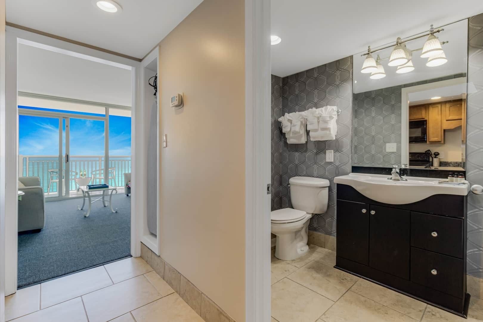 Parrot-ise by StayMareni | Oceanfront 1Bed/1Bath