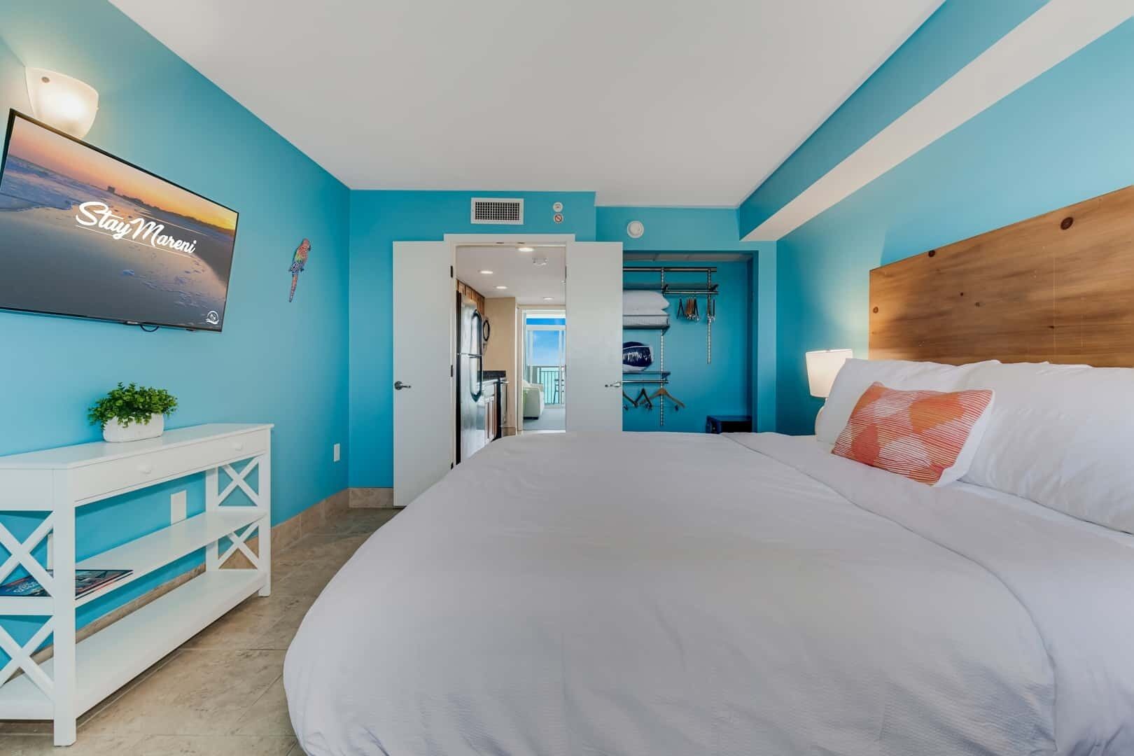 Parrot-ise by StayMareni | Oceanfront 1Bed/1Bath