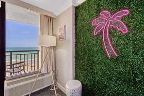 Interior - Pink Surf by StayMareni - Oceanfront 2 Queens Suite (Myrtle Beach)