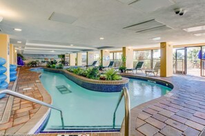 Indoor pool - Pink Surf by StayMareni - Oceanfront 2 Queens Suite (Myrtle Beach)
