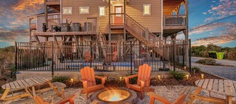 Waterfront Bliss: Private Pool, Hot Tub, Elevator, Ocean Views!