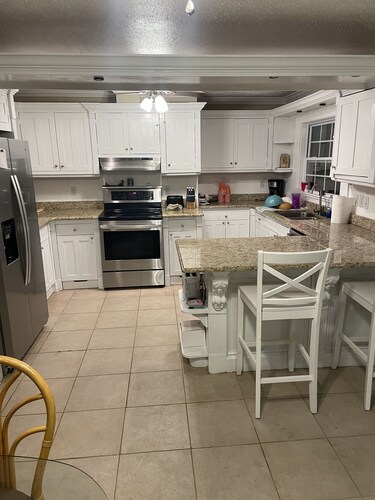 Full House - Sleeps 8