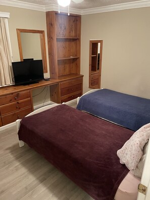 Room - Full House - Sleeps 8 (Port Charlotte)