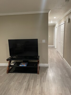 Interior - Full House - Sleeps 8 (Port Charlotte)