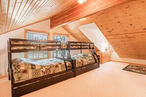 3 bedrooms, desk, iron/ironing board, free WiFi