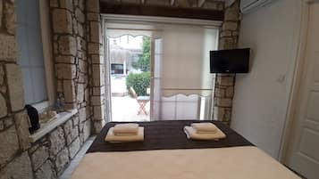 Junior Double Room | Premium bedding, free WiFi, bed sheets
