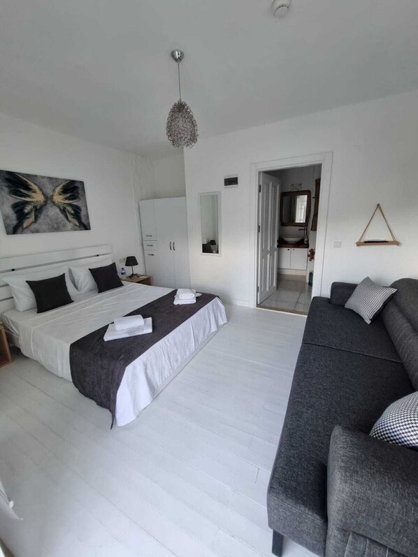 Superior Triple Room | Premium bedding, free WiFi, bed sheets - Nidus Alaçatı  (Cesme)