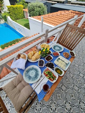 Daily local cuisine breakfast for a fee - Nidus Alaçatı  (Cesme)