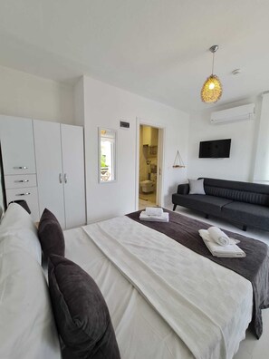 Superior Triple Room | Premium bedding, free WiFi, bed sheets - Nidus Alaçatı  (Cesme)