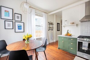 Dining - Wonderland (Atlanta)