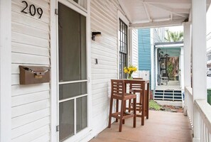 Outdoor dining - Wonderland (Atlanta)