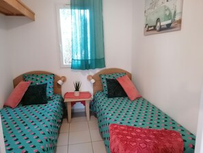 2 chambres, fer et planche à repasser, Wi-Fi, draps fournis