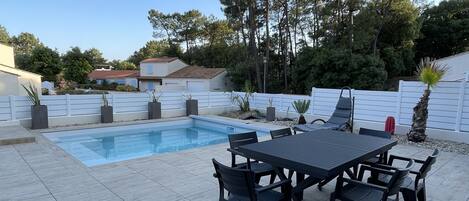 Piscina all'aperto, una piscina riscaldata