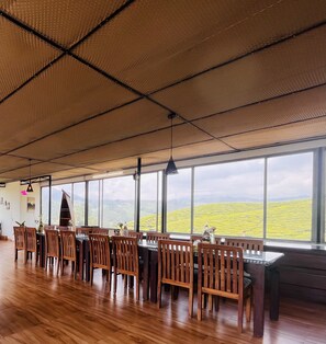 Dining - 5 Bedroom Home (Munnar)