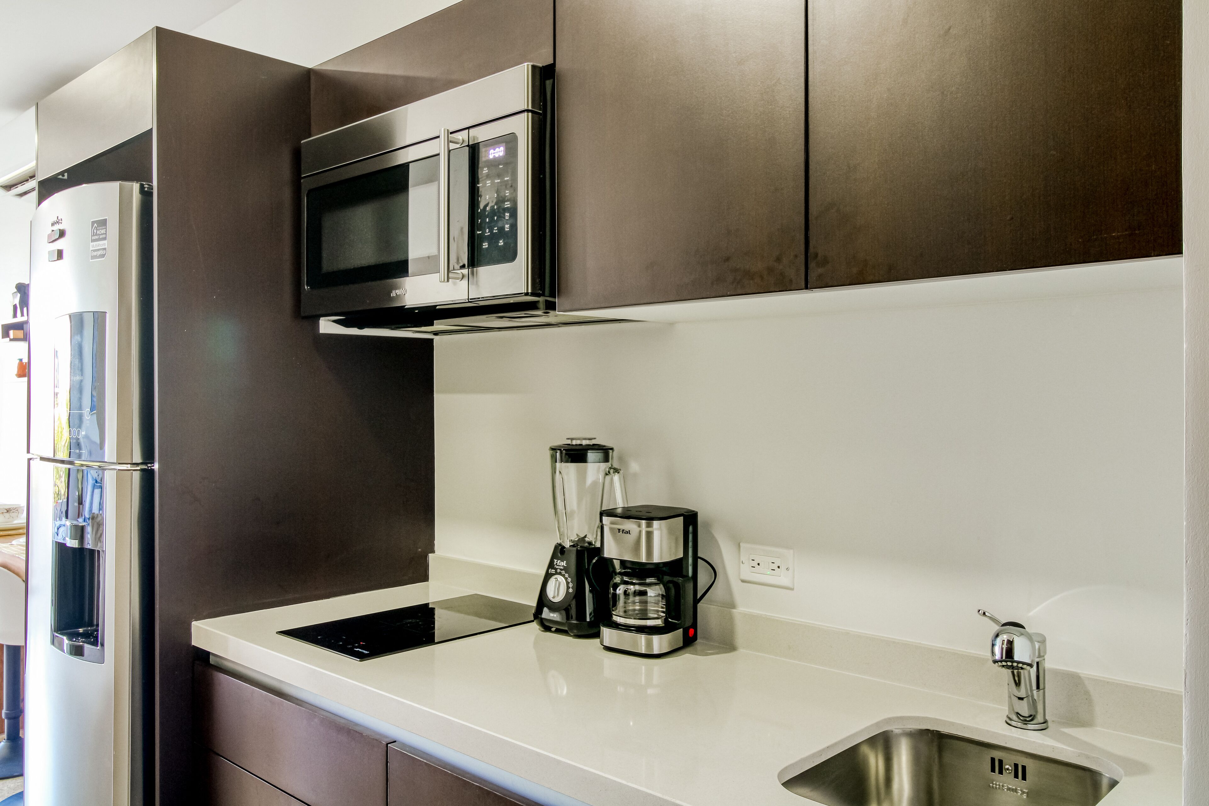 Inviting studio with pool, balcony, hot tub, fitness area, & bikes