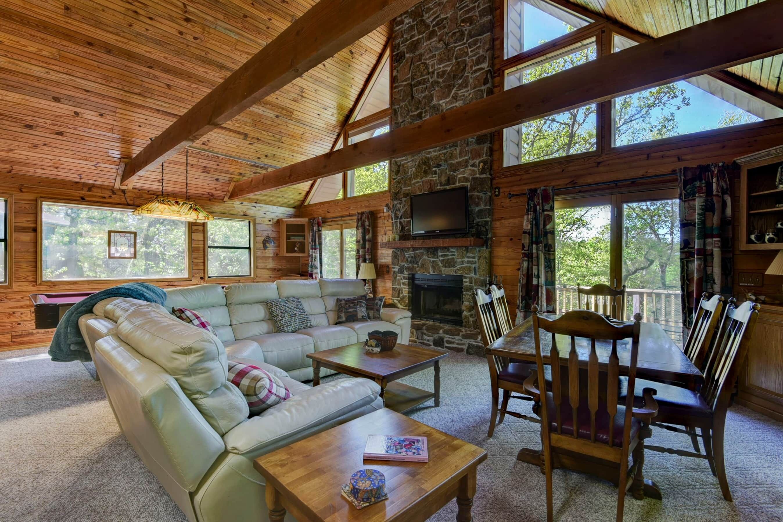 Lakeside Beautiful Cabin with Loft & Balls