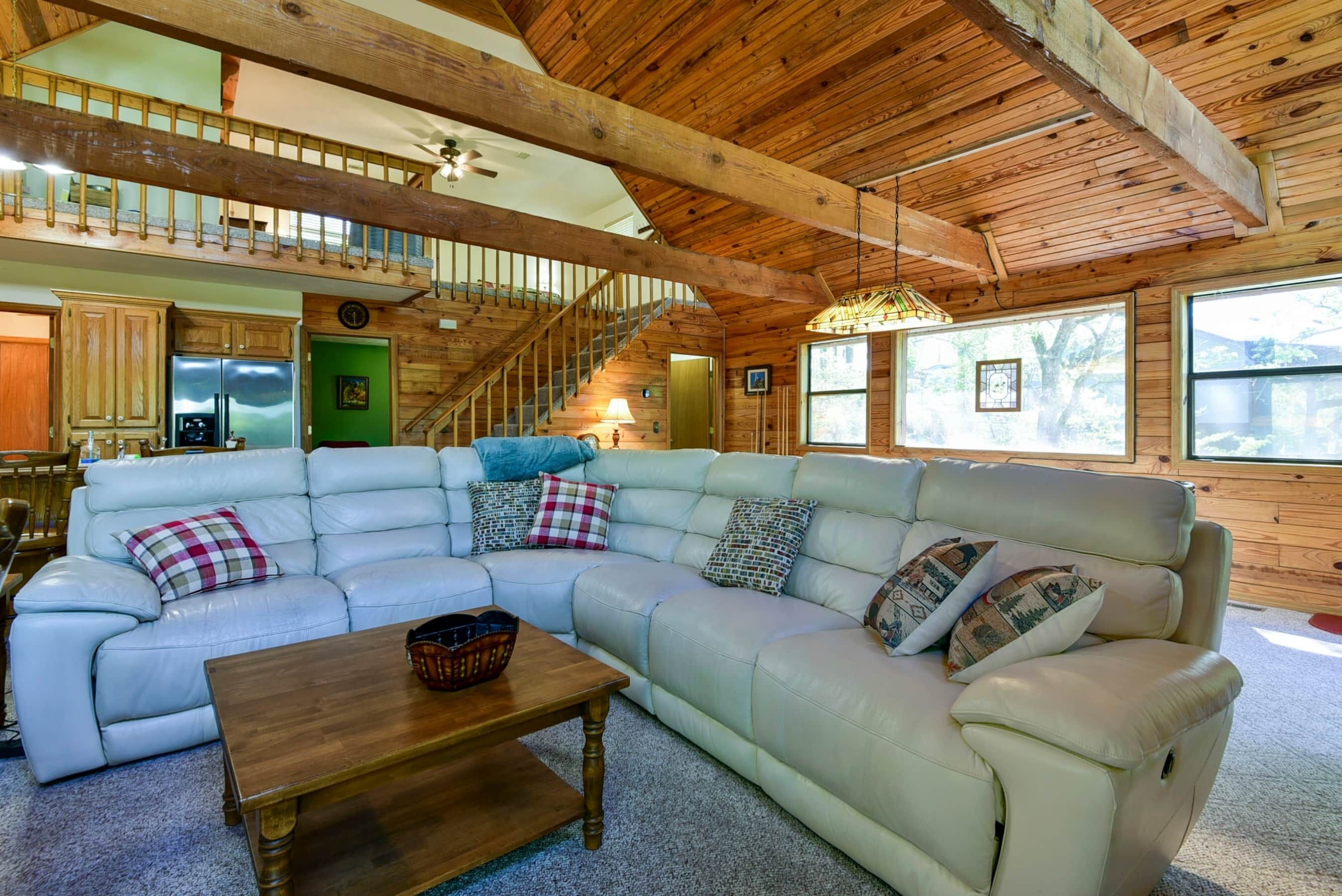 Lakeside Beautiful Cabin with Loft & Balls