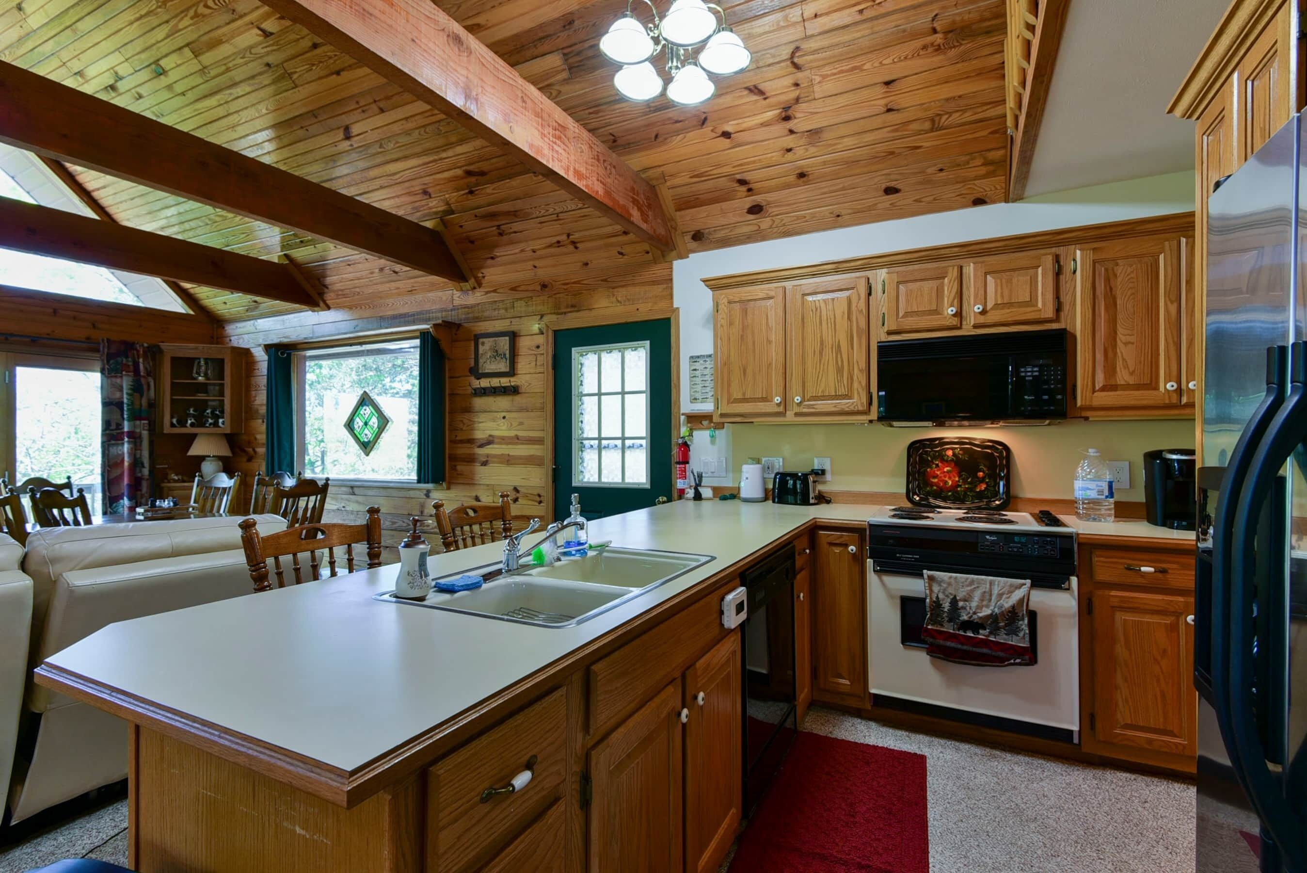 Lakeside Beautiful Cabin with Loft & Balls