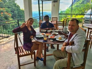 Free daily local cuisine breakfast - Dewy Arena Hotel (Ella)