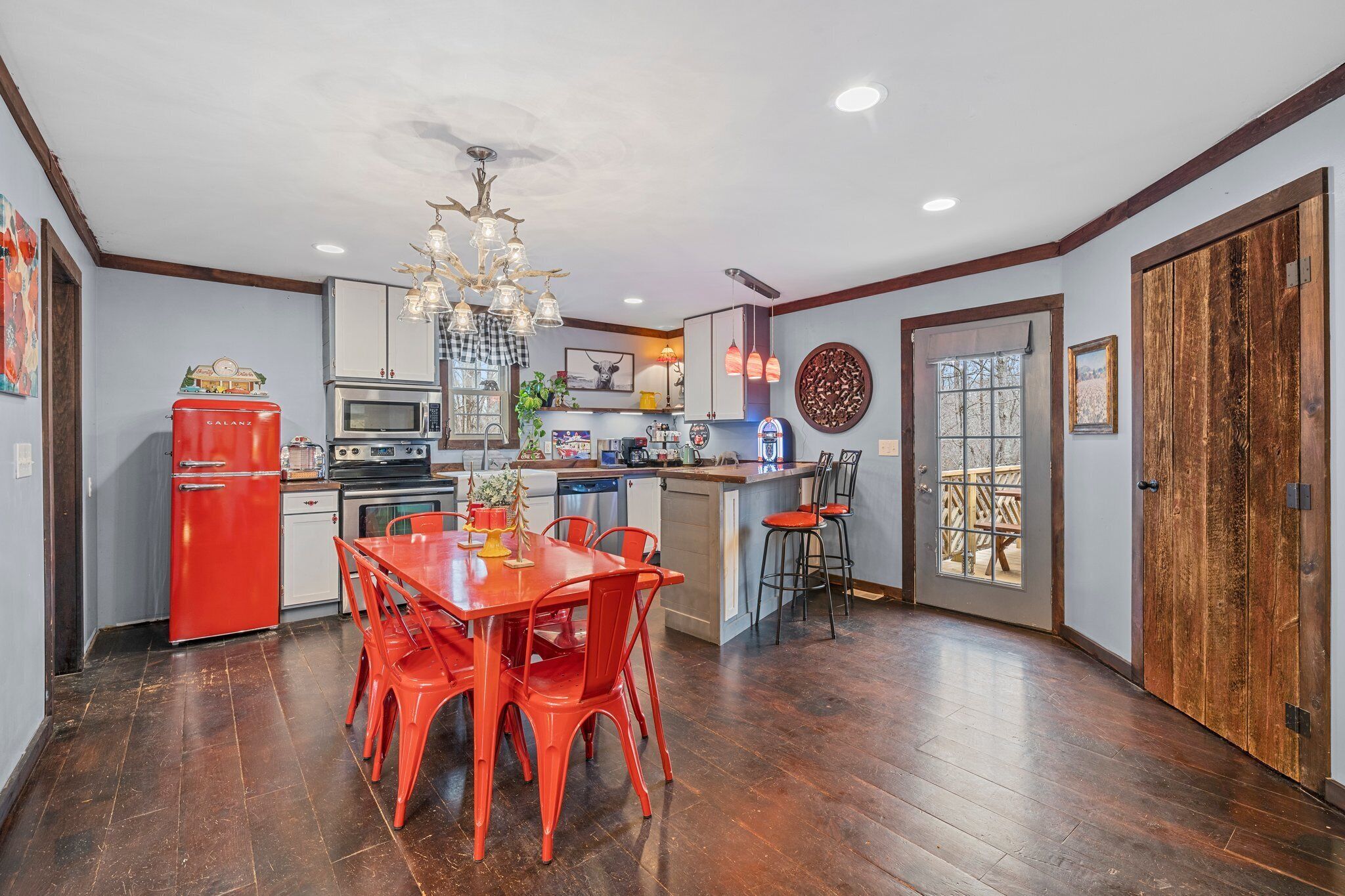 Deer Bluff Cottage, arcade, hot tub, near Asheville/Chimney Rock/Black Mtn