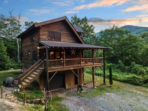 Exterior - Deer Bluff Cottage-Retro theme, Hot Tub, Firepit, Arcade, Log Playhouse, Nursery (Fairview)
