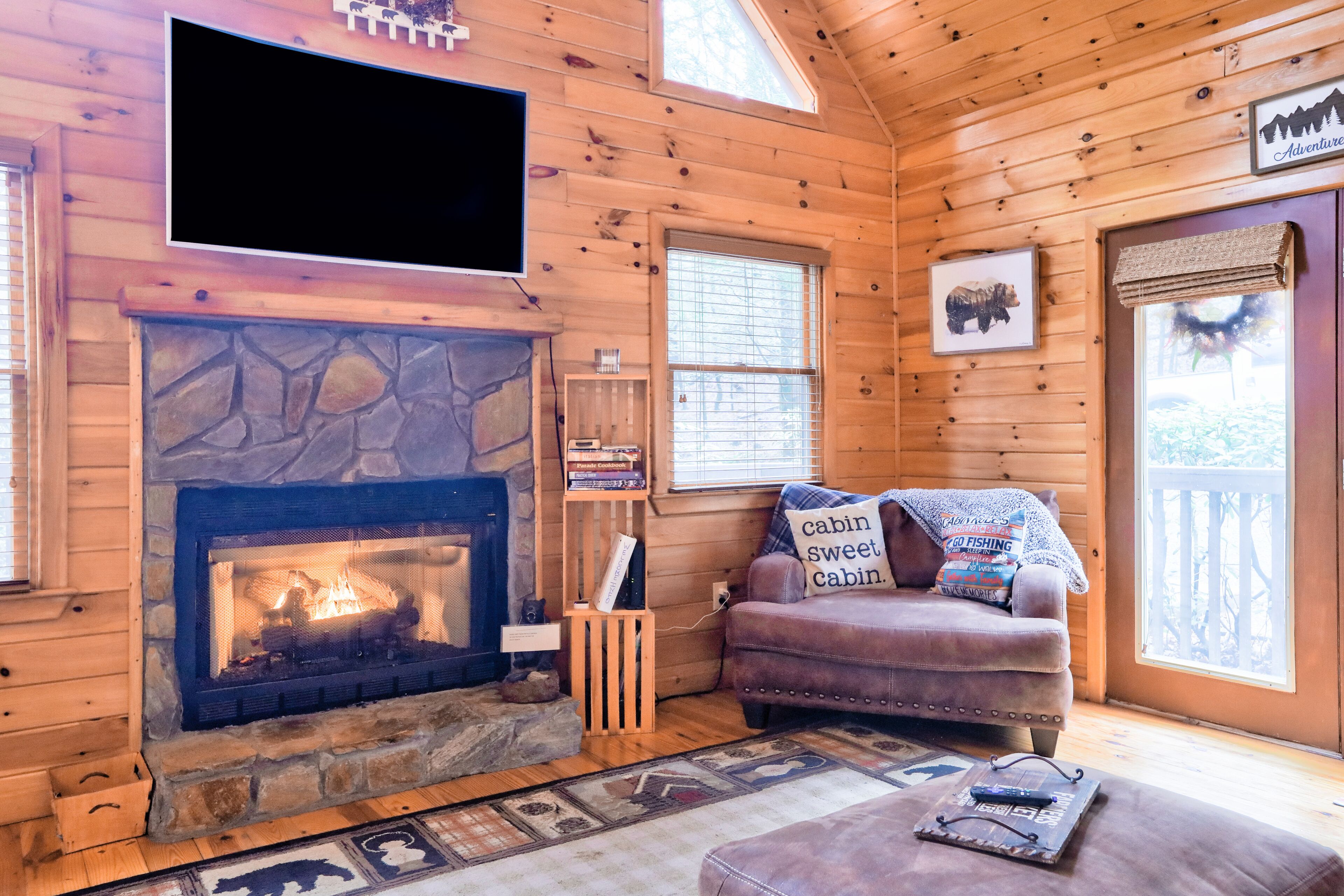 Dog-friendly cabin with a game room, fireplace, furnished deck, & washer/dryer