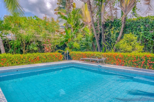Colorful, dog-friendly home with private pool, W/D, & lush setting