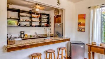 Coffee/tea maker, fridge, microwave, oven