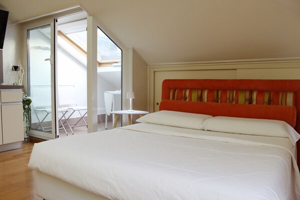 1 bedroom, bed sheets