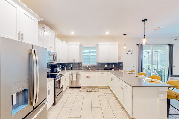 Refrigerador, microondas, horno y parrilla de estufa 