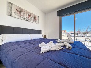 3 slaapkamers, een strijkplank/strijkijzer, gratis wifi, beddengoed
