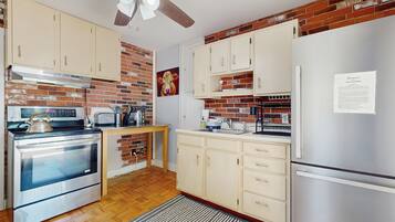 冰箱、微波炉、烤箱、炉灶