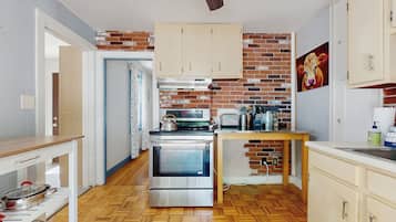 冰箱、微波炉、烤箱、炉灶