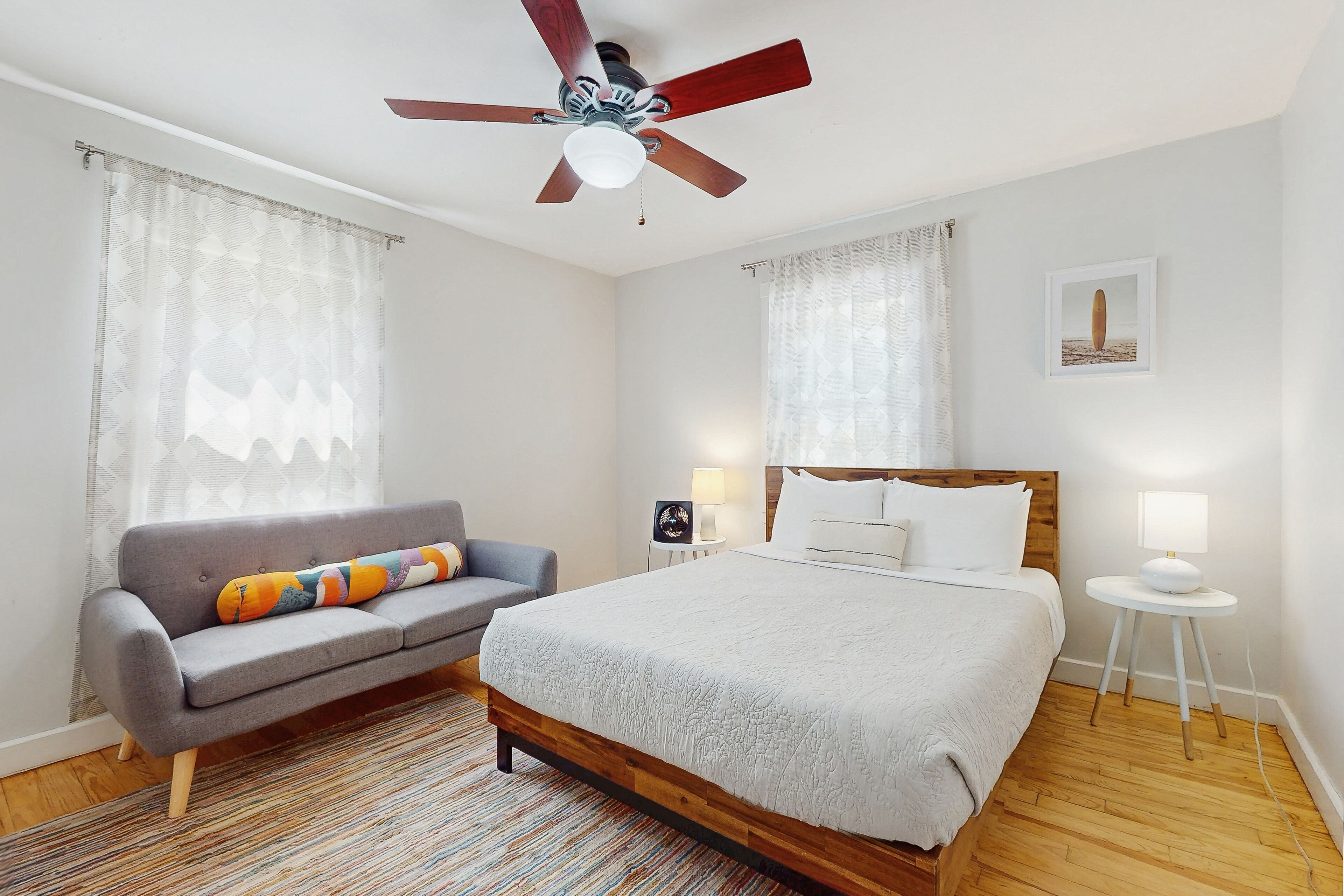 3 bedrooms, iron/ironing board, internet, bed sheets