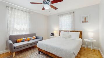 3 bedrooms, iron/ironing board, internet, bed sheets