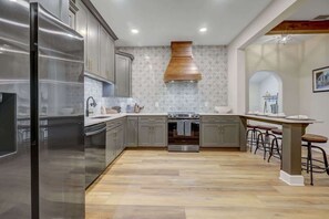 Fridge, microwave, oven, stovetop - Lincoln House: 3 bedrooms, Bike to Downtown, Fire Pit, Pets ok! (St. Augustine)