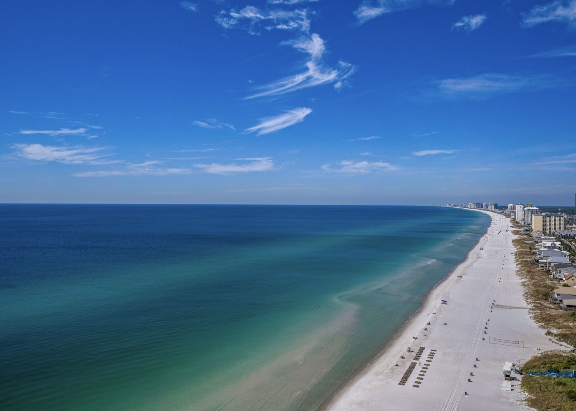 Plage, chaises longues