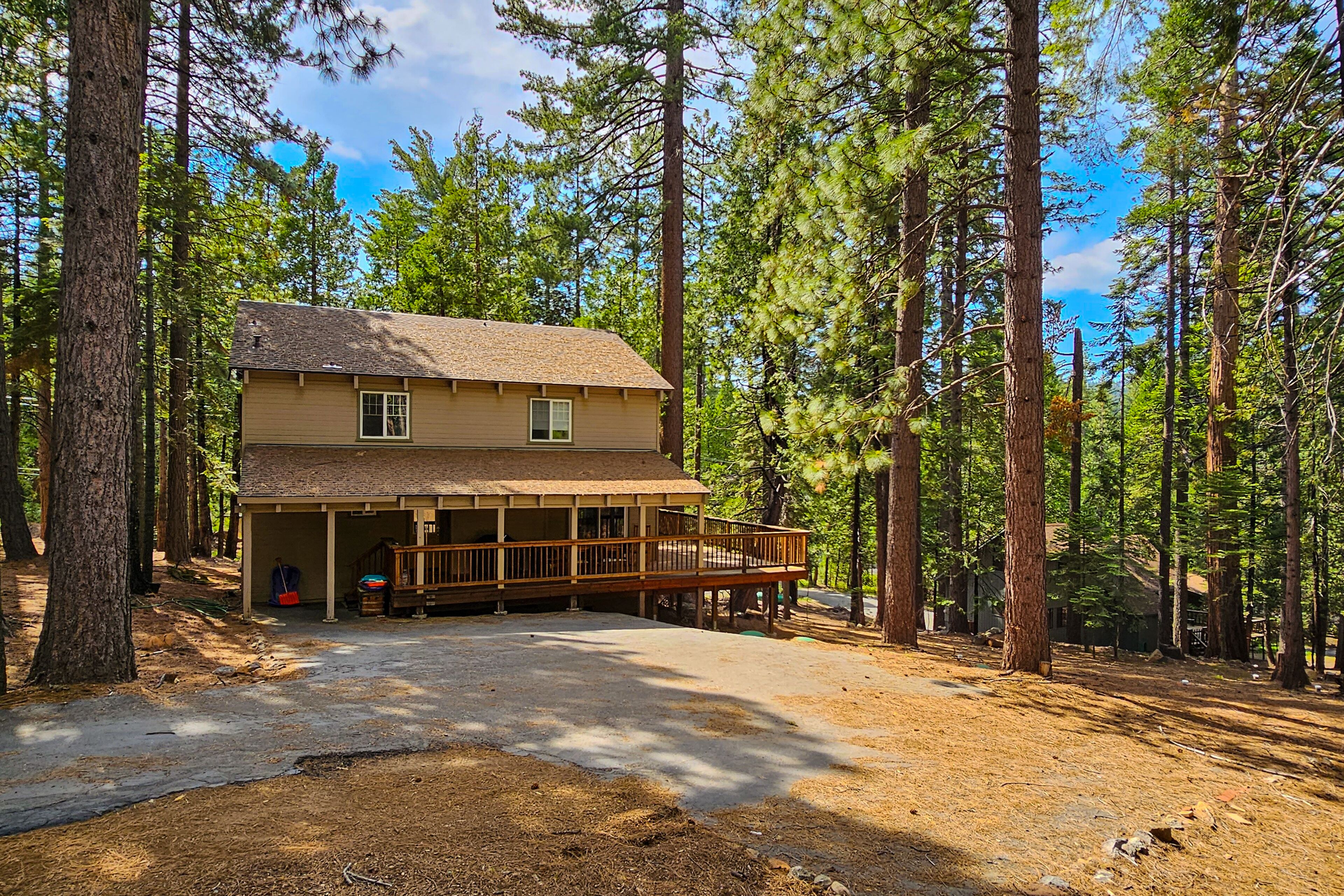 Dog-friendly cabin with gorgeous views, wrap around porch, & wood burning fireplace