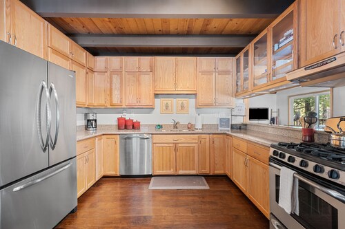 Dog-friendly cabin with gorgeous views, wrap around porch, & wood burning fireplace