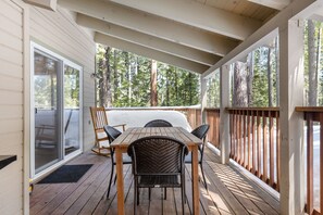 Outdoor dining - Dog-friendly cabin with gorgeous views, wrap around porch, & wood burning fireplace (Camp Connell)