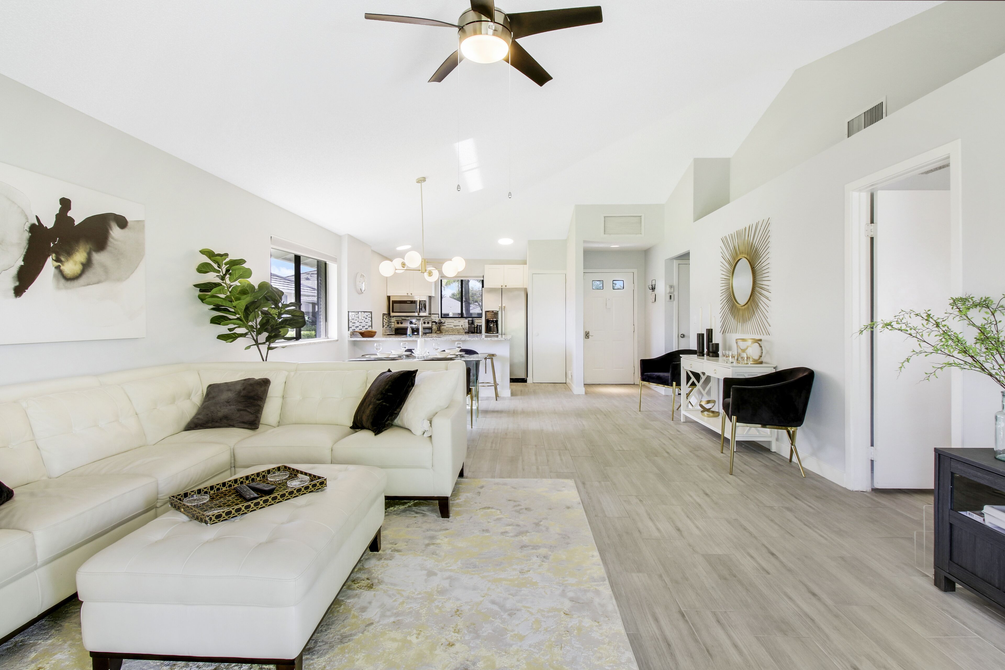 “The Bougie Bungalow” PGA National Club Cottage, newly renovated, new on market